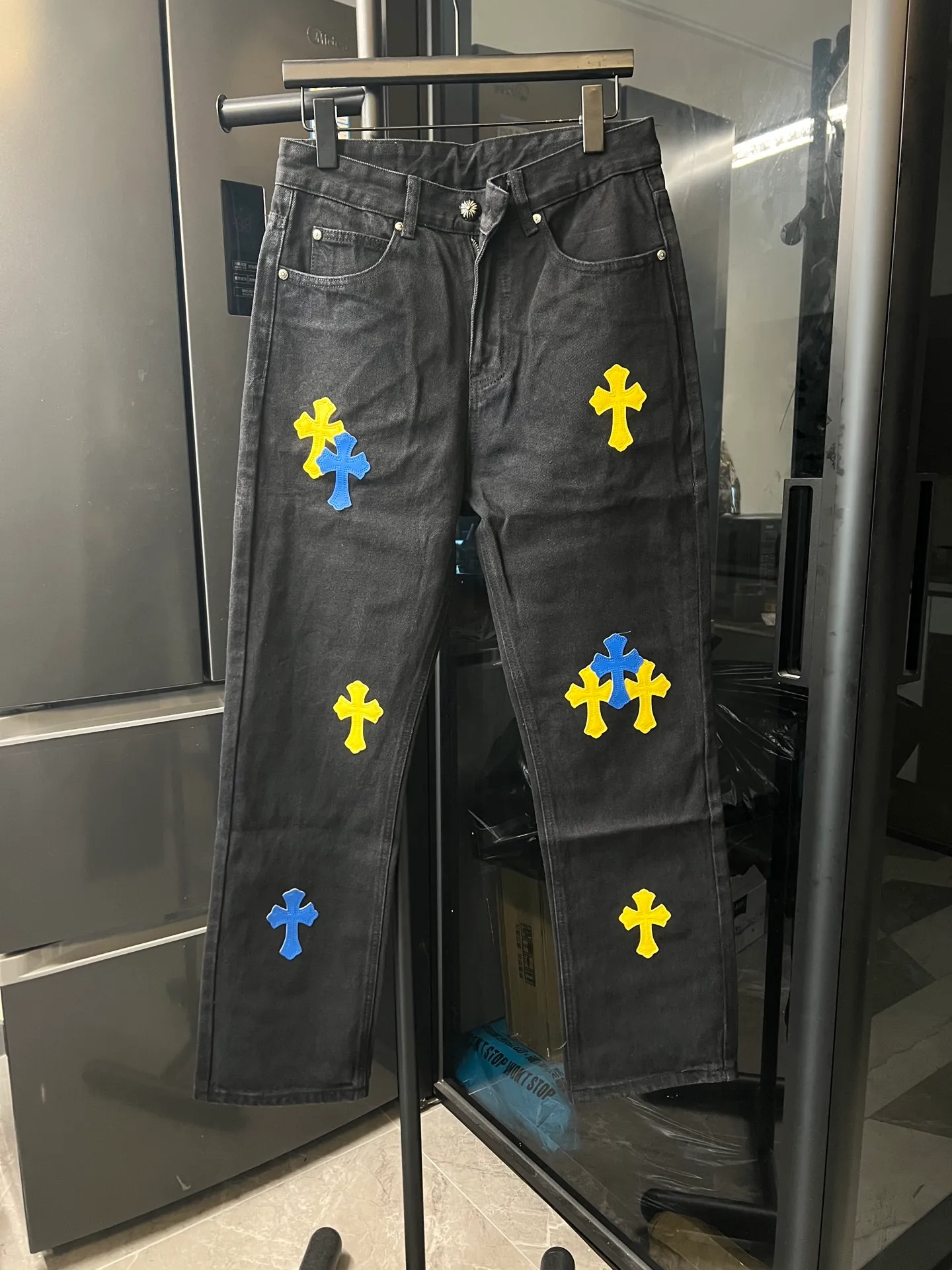 P260 [Next day] Chrome Hearts/Chrome Heart CH City Limited Series Sanskrit Cross Patch Leather Jeans (Black) Size: 28 30 32 34 Corresponding sizes s-xl, detailed sizes can be found in Figure 9